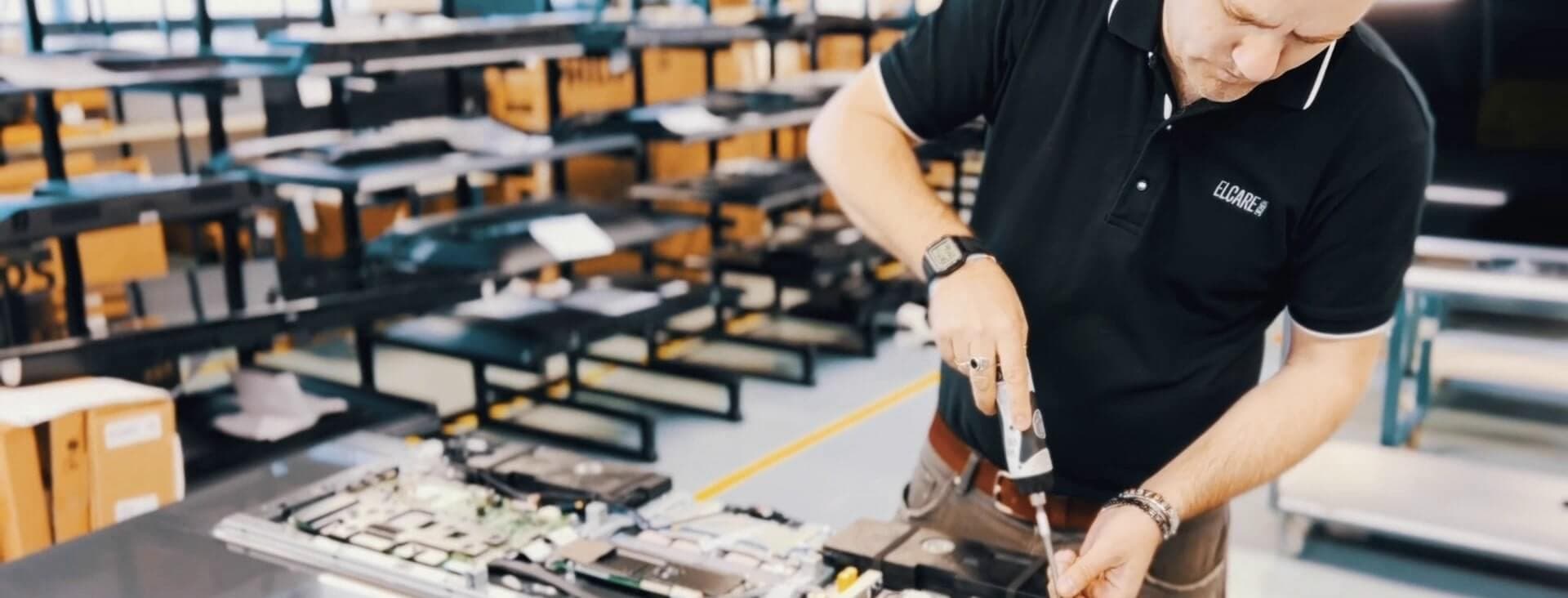 Elcare Nordic technician makes service of the device